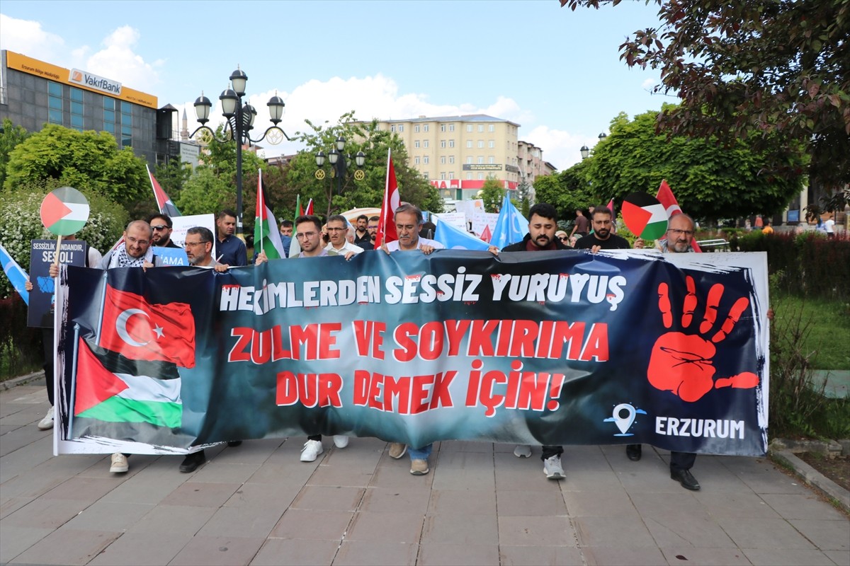 Erzurum'da hekim ve sağlıkçılar, Bayramda da İsrail'in Gazze'ye yönelik saldırılarını protesto...