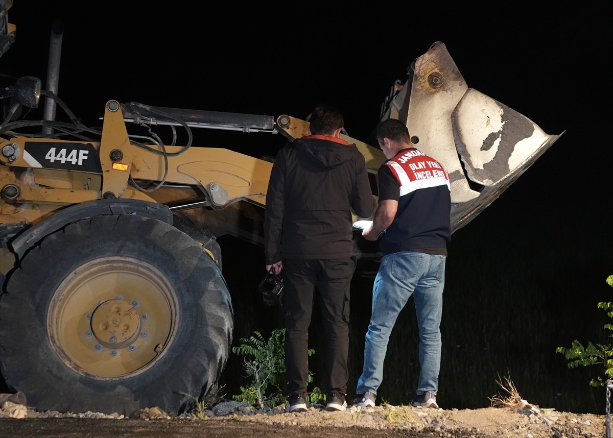 Erzurum'un Aşkale ilçesinde, kamyonun geri manevra yaparken arkasındaki işçilere çarpması sonucu 5...