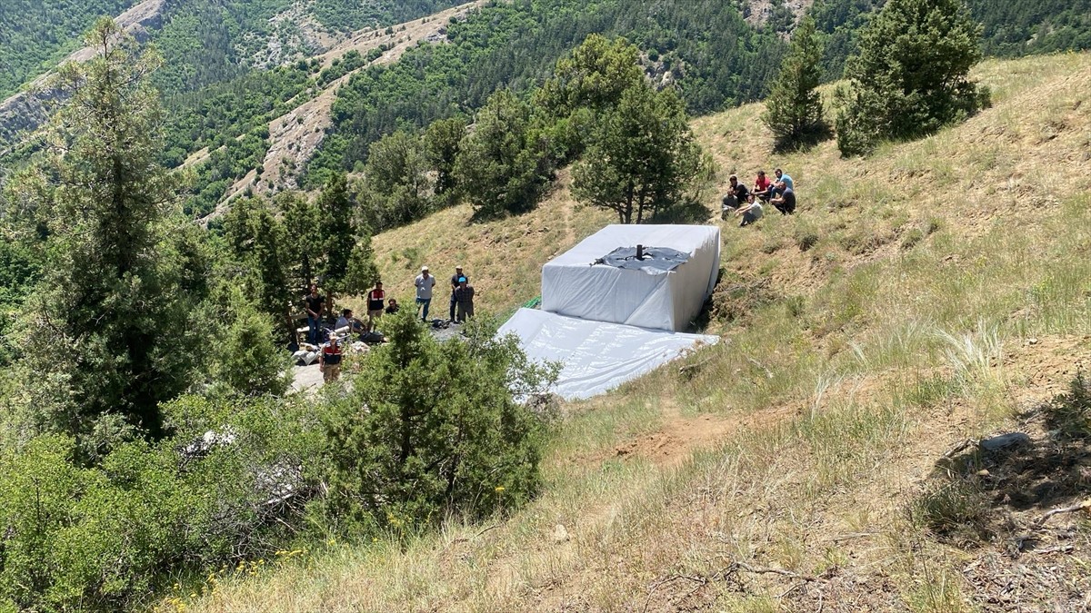 Erzurum'un Oltu ilçesindeki taş ocağında göçük meydana geldiği bildirildi. İlçeye bağlı Dutlu...