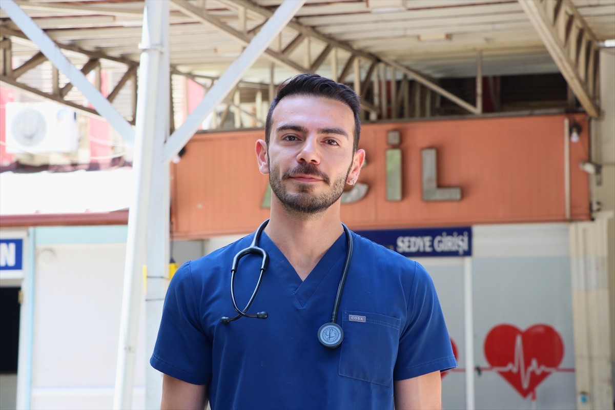 Gaziantep'te yaşayan doktor Muhammet Emin Doğan, 11 yıl önce hobi olarak başladığı binicilikte...