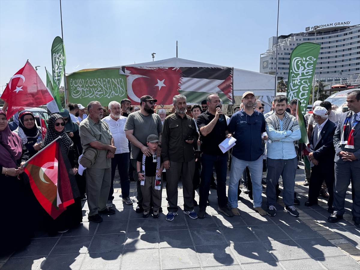 Gazze'deki Filistin halkıyla dayanışma göstermek için Refah Sınır Kapısı'nda düzenlenecek "Küresel...