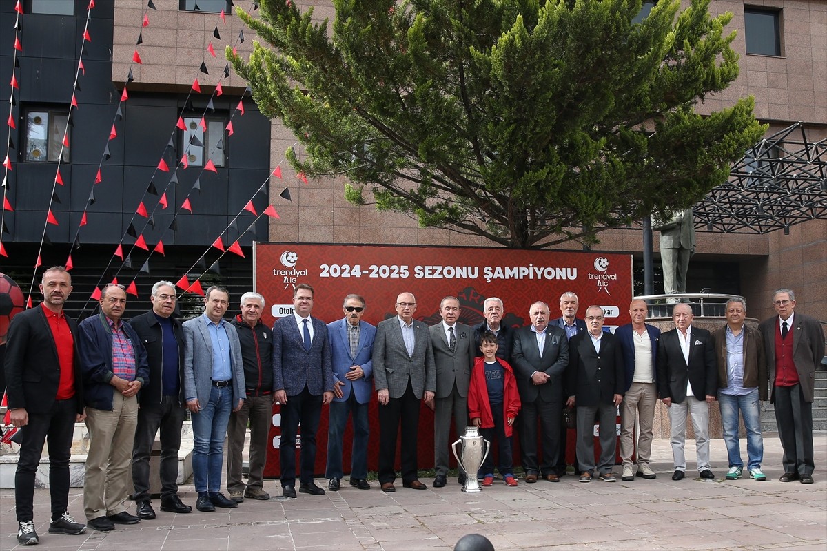 Gençlerbirliği Kulübünün 14 Haziran'daki olağan genel kurulunda seçilen divan kurulu, ilk...