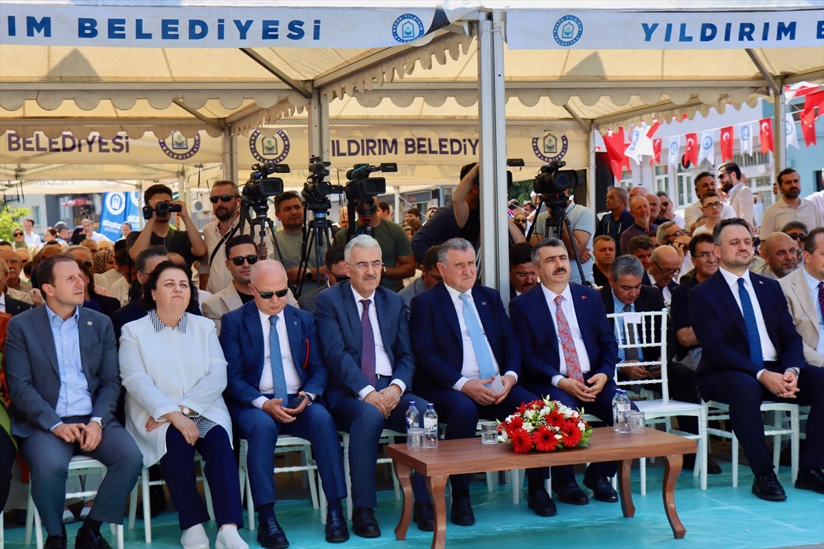 Gençlik ve Spor Bakanı Osman Aşkın Bak, Yıldırım Belediyesi tarafından yaptırılan Dr. Sadık Ahmet...