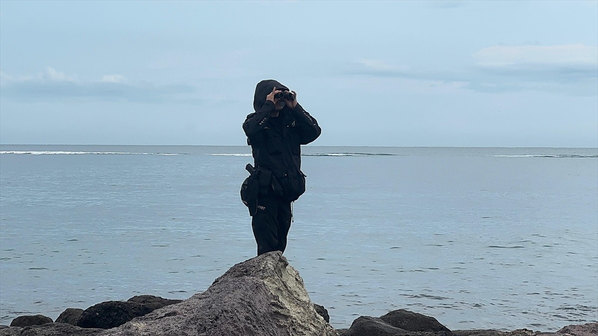 Giresun'da serinlemek için babasıyla girdiği denizde kaybolan 10 yaşındaki Toprak Derme'yi arama...
