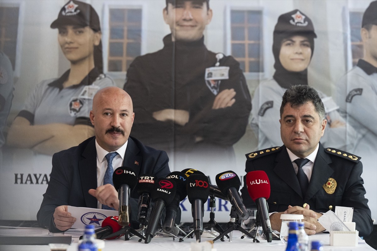 Güvenlik-İş Sendikası Genel Başkanı Ömer Çağırıcı (solda) ile Emniyet Genel Müdürlüğü (EGM) Özel...