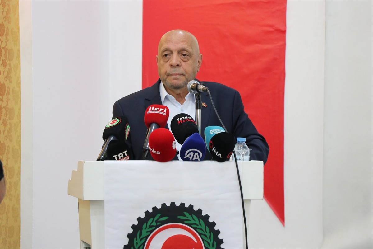 HAK-İŞ Genel Başkanı Mahmut Arslan, Yozgat'ta bir otelde düzenlenen, Uluslararası Çalışma Örgütü...