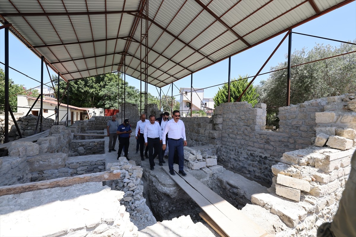 Hatay'da 6 Şubat 2023'teki depremlerde kısmen yıkılan Mar Yuhanna Rum Ortodoks Kilisesi'nin...