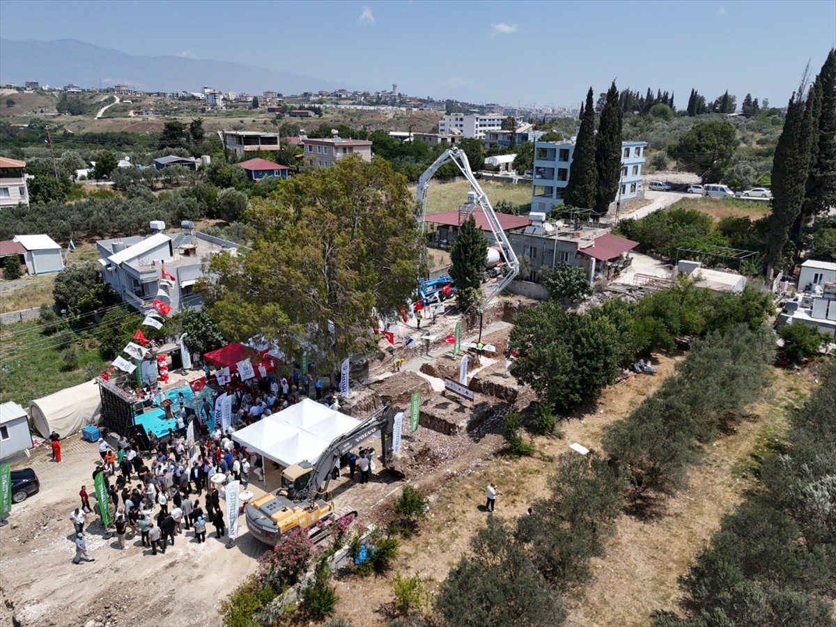 Hatay'ın Defne ilçesinde bağışlarla yaptırılacak ve 3 dilde eğitim verecek kreşin temeli...