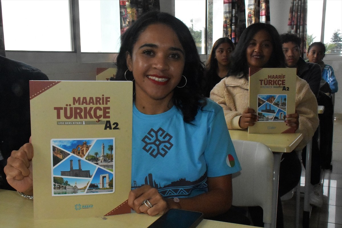 Hint Okyanusu'nun batısında yer alan Madagaskar'da Türkiye Maarif Vakfı bünyesindeki okulda...