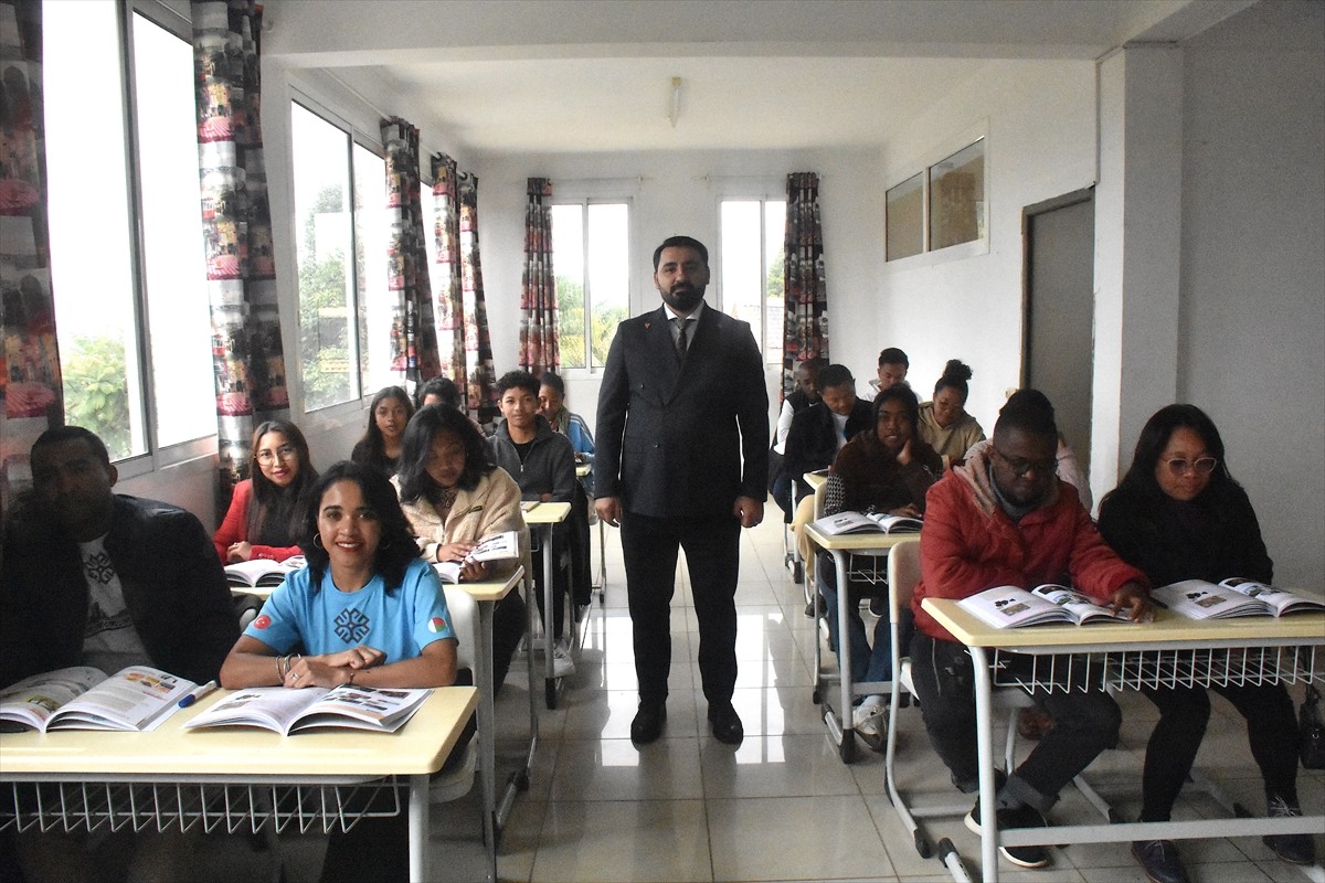 Hint Okyanusu'nun batısında yer alan Madagaskar'da Türkiye Maarif Vakfı bünyesindeki okulda...
