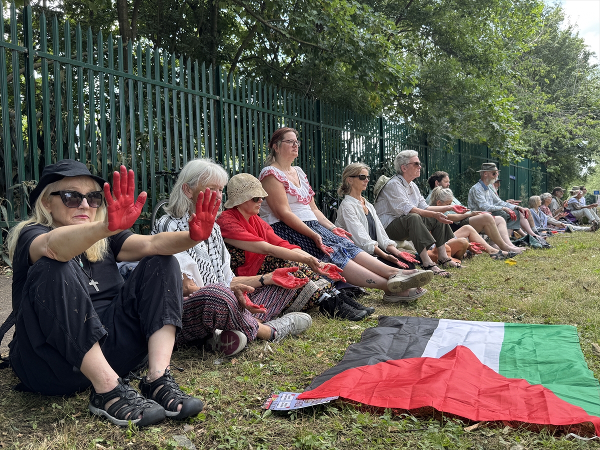 İngiltere hükümetinin terör örgütü ilan etmek için çalışma başlattığı Palestine Action grubuna...