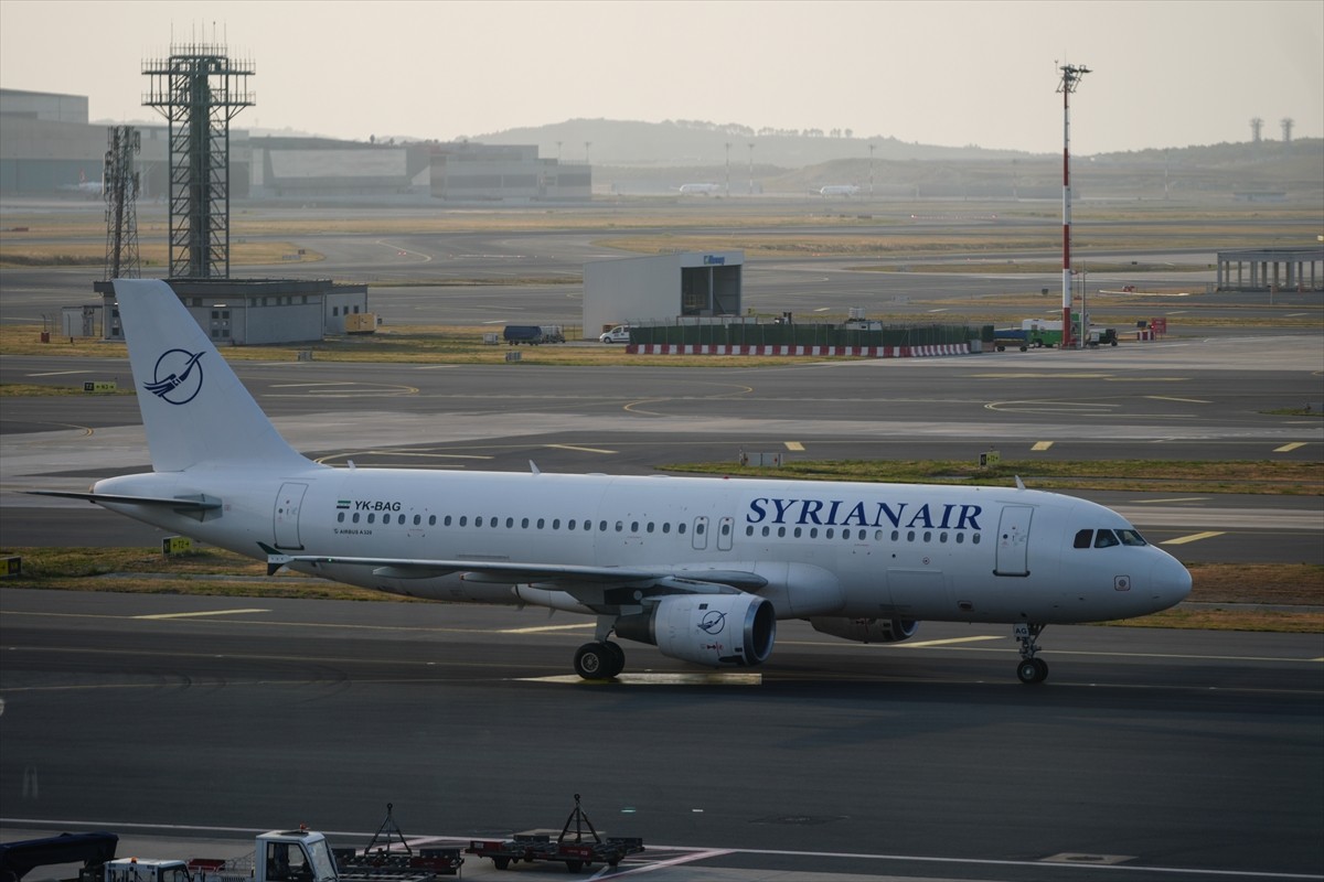 İstanbul'a 12 yıl aradan sonra ilk seferini düzenleyen Suriye Havayolları'na ait uçak...