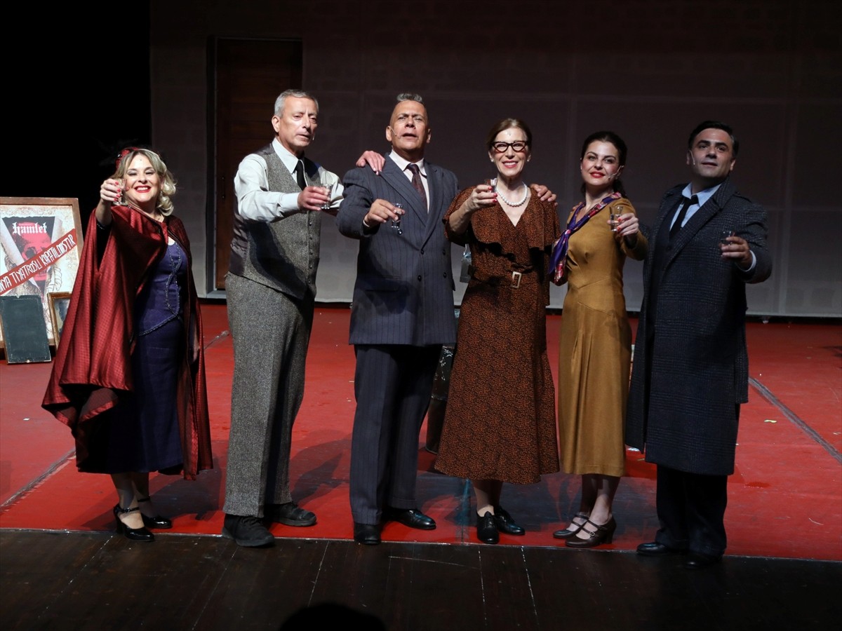 İstanbul Büyükşehir Belediyesi (İBB) Şehir Tiyatrolarının "Yaşamak mı Yoksa Ölmek mi" oyunu, Kuzey...