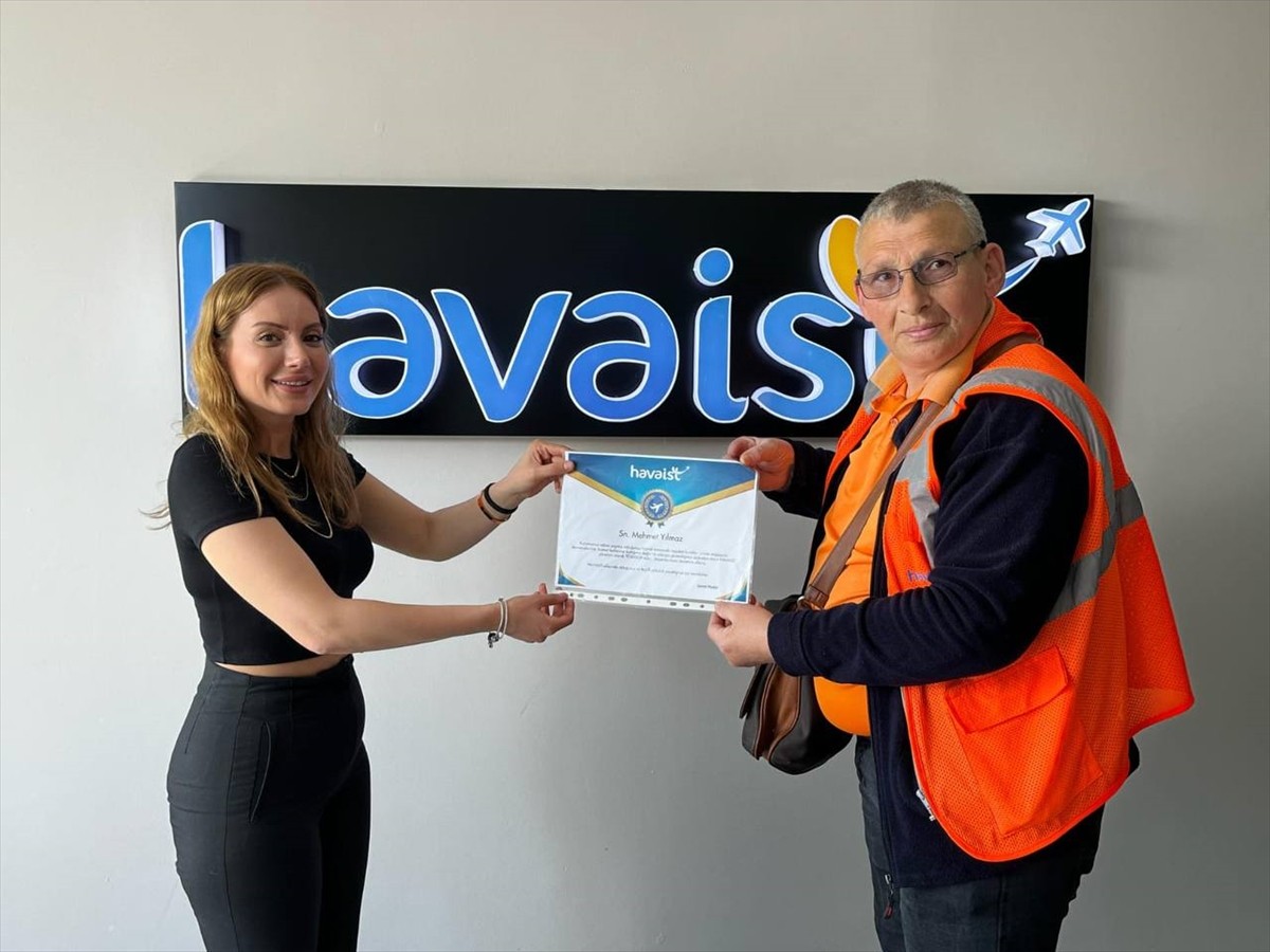 İstanbul Havalimanı'na taşıma hizmeti veren Havaist firması personeli, unutulan ve içinde 10 bin...