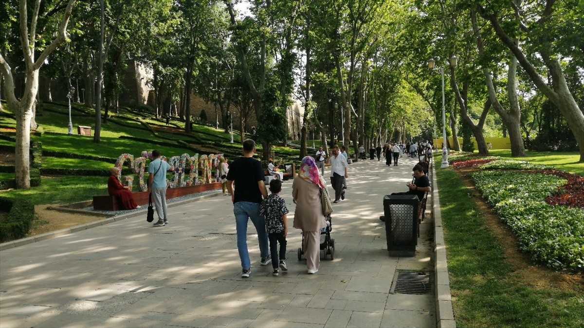 İstanbullular, Kurban Bayramı'nın birinci gününde sahil ve parklarda vakit geçirmeyi tercih...