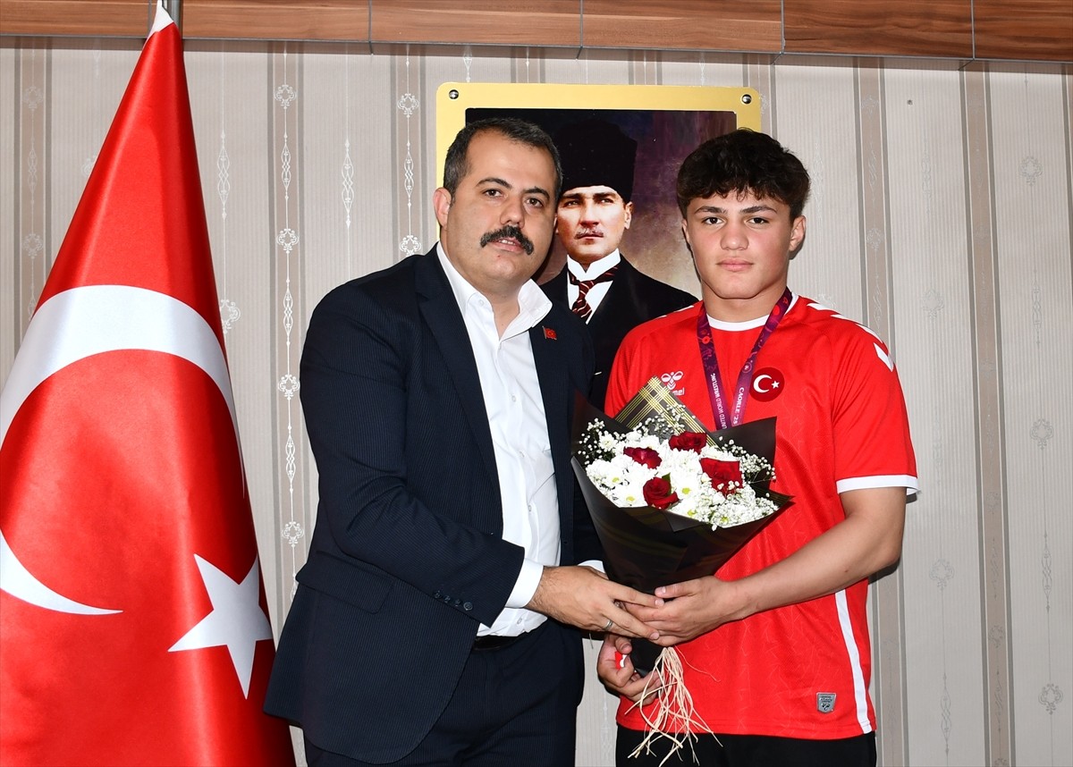  İtalya'nın Caorle kentinde düzenlenen Avrupa 15 Yaş Altı Güreş Şampiyonası'nda altın madalya...