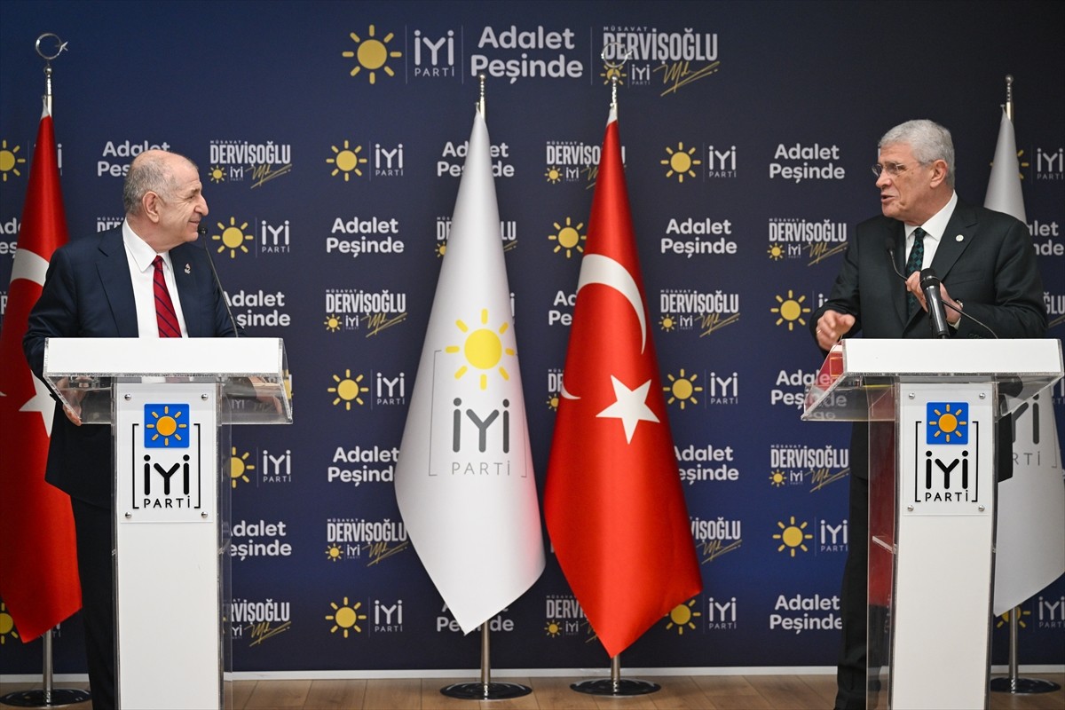 İYİ Parti Genel Başkanı Müsavat Dervişoğlu (sağda), Zafer Partisi Genel Başkanı Ümit Özdağ (solda)...