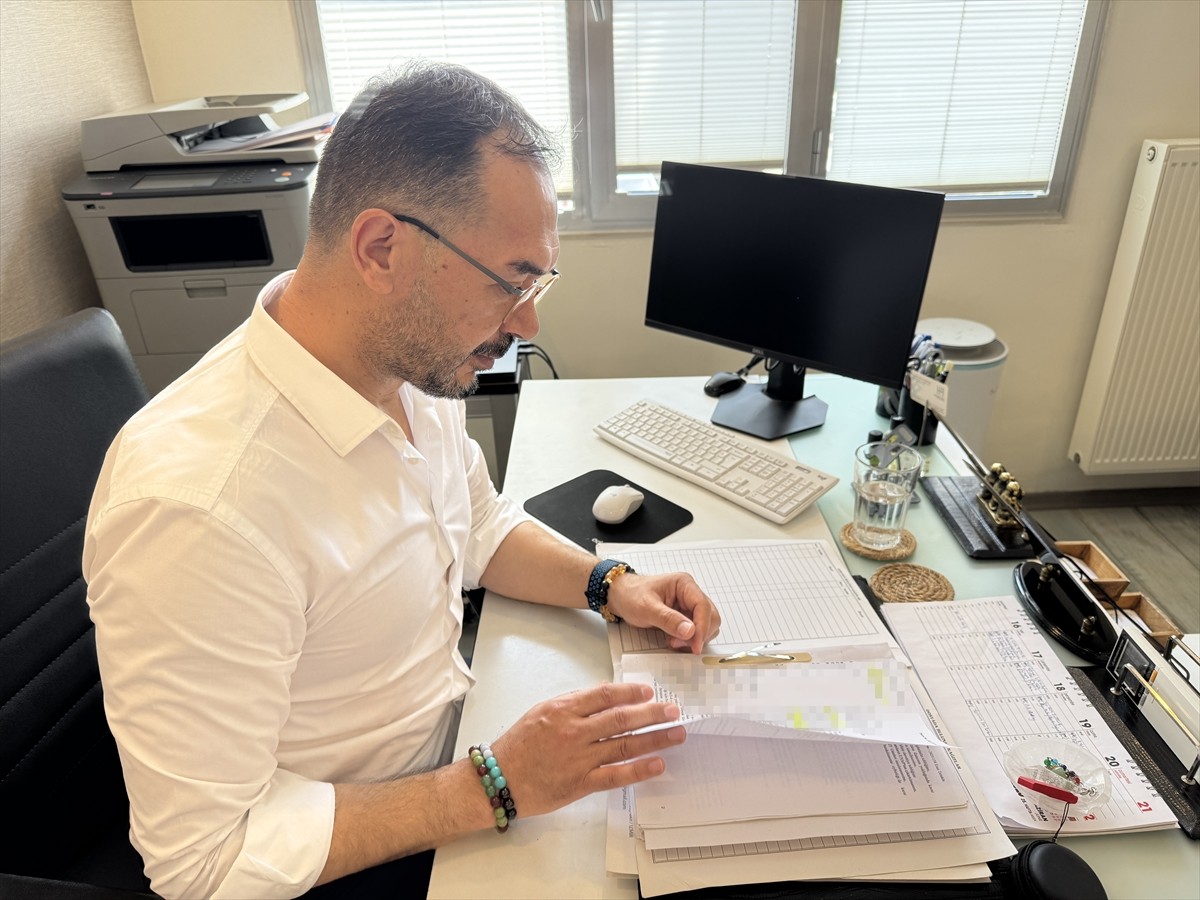 İzmir'de, araçta tartıştığı kişiyi emniyet kemeriyle boğarak öldürdüğü gerekçesiyle çarptırıldığı...