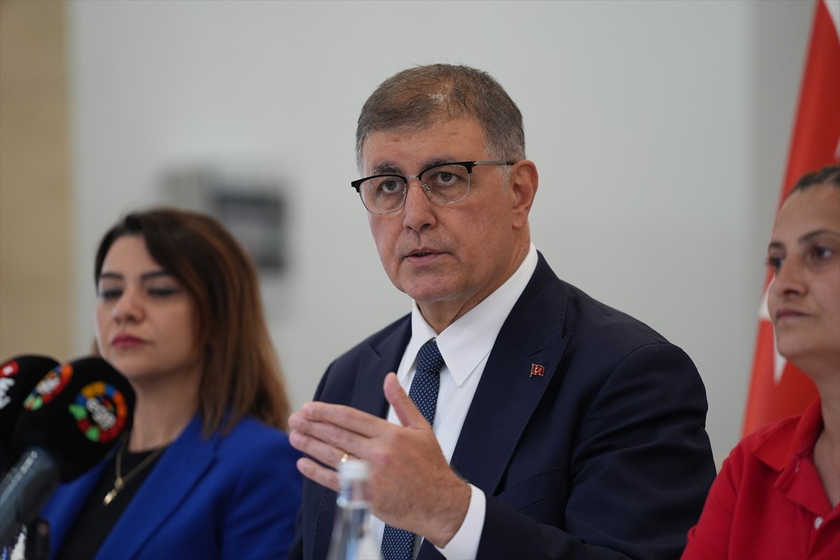 İzmir Büyükşehir Belediyesine bağlı iştiraklerde çalışan yaklaşık 23 bin işçinin 28 Mayıs'ta...