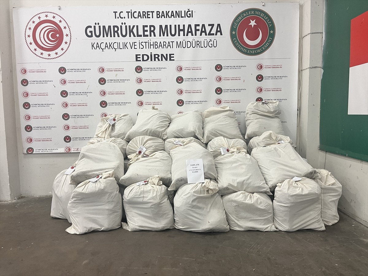 Kapıkule Sınır Kapısı'nda gerçekleştirilen operasyonlarda 318 kilogram uyuşturucu ele...