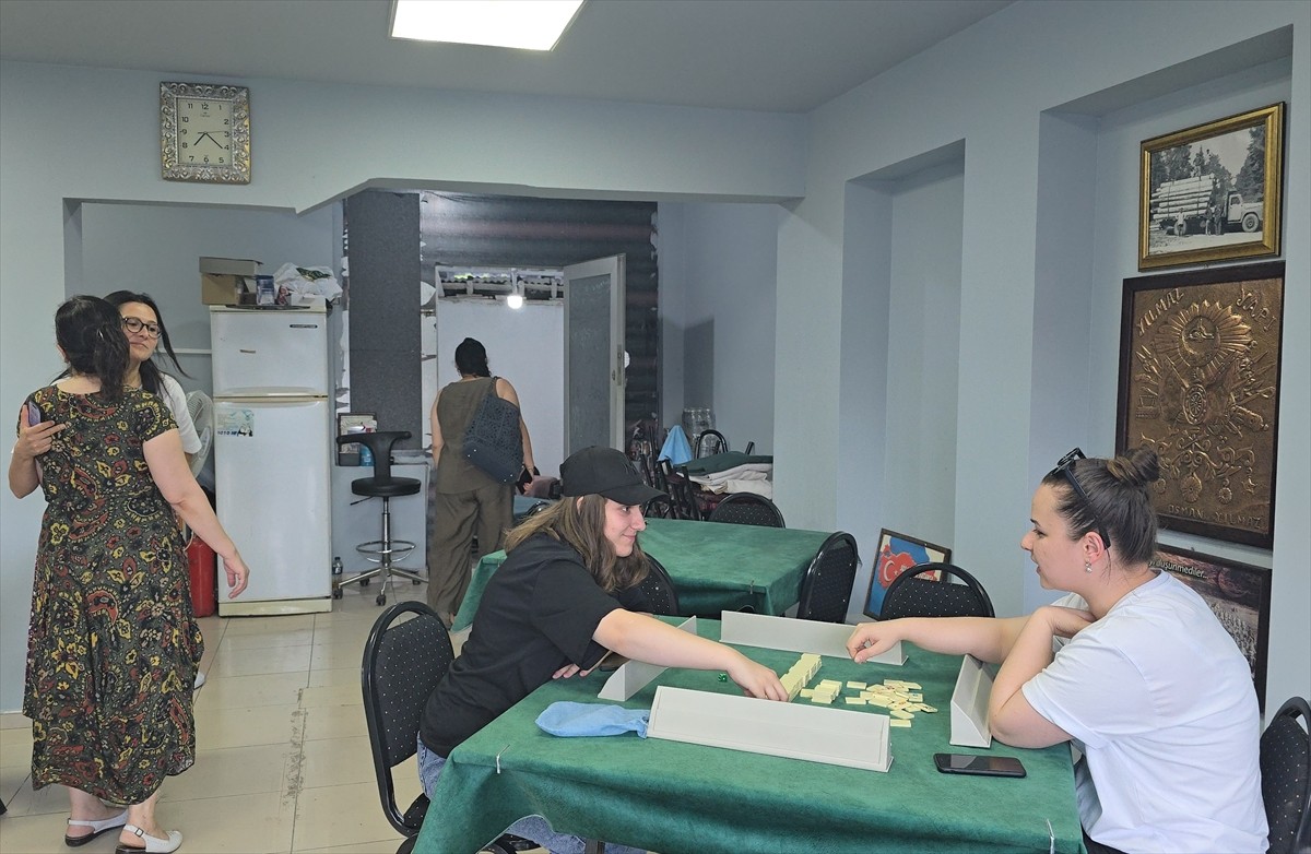 Karabük'te kıraathane işleten bir çift, mahalledeki sosyal aktivite alanının azlığına dikkati...