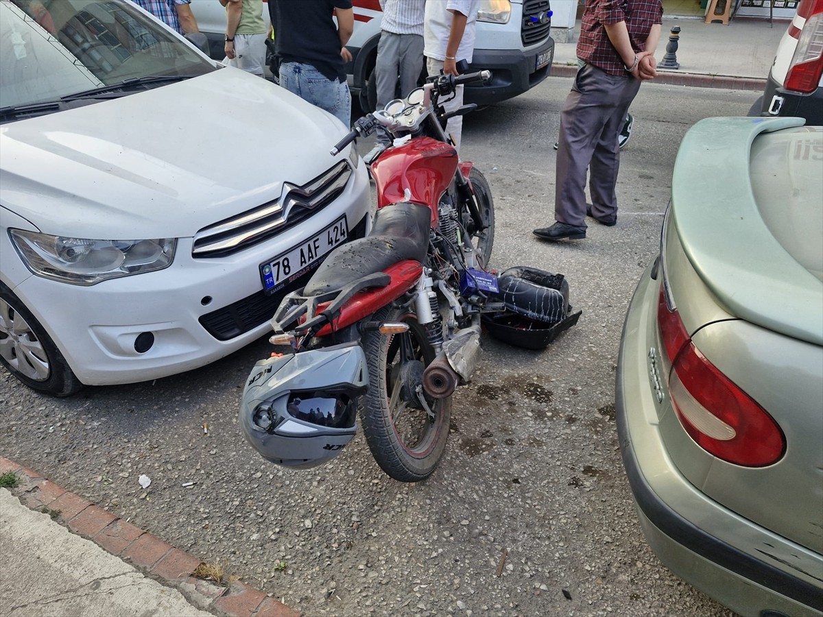 Karabük'te meydana gelen 3 trafik kazasında 4 kişi yaralandı. E.K. idaresindeki 06 EDZ 389 plakalı...