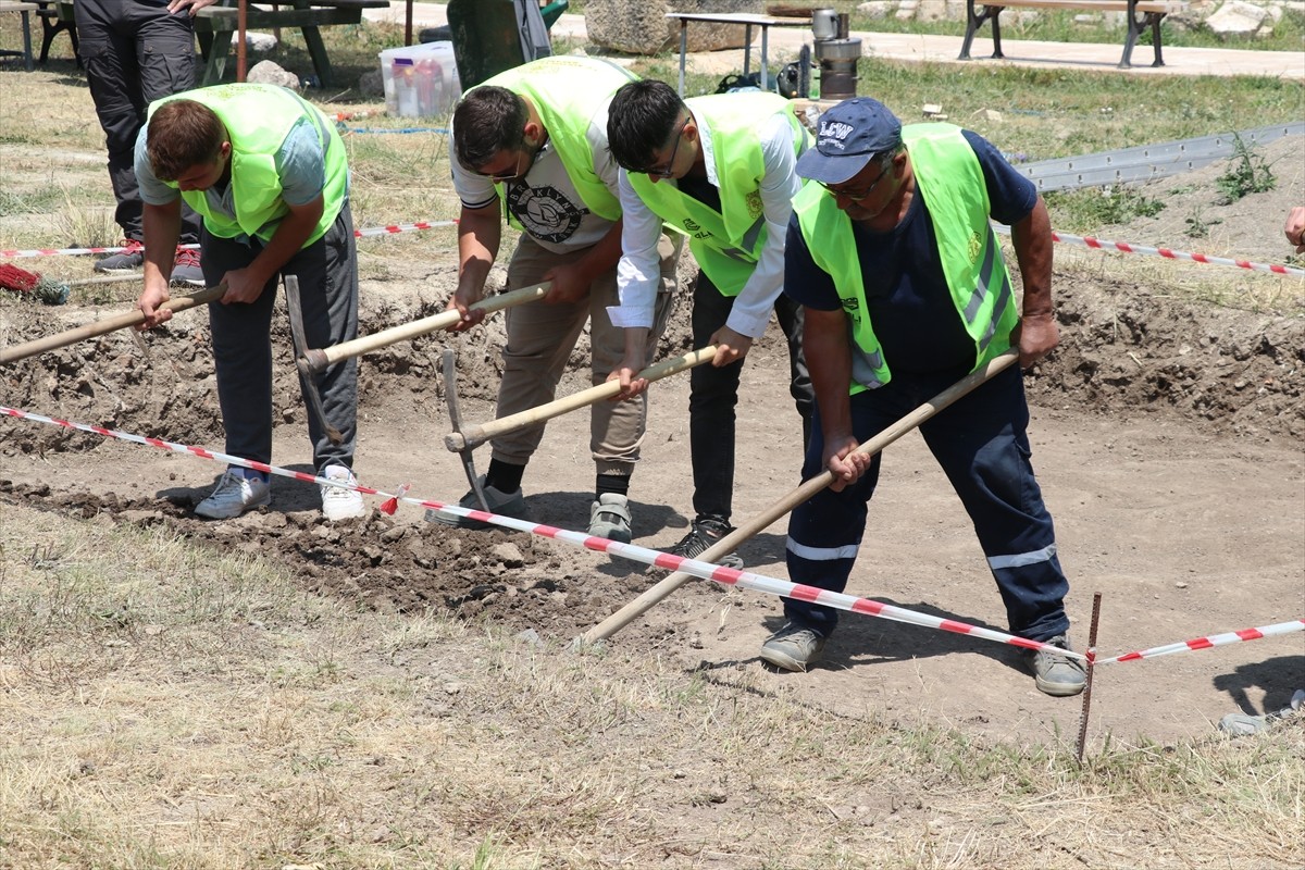 Karabük'ün Eskipazar ilçesindeki Hadrianopolis Antik Kenti'nde yürütülen kazı çalışmaları...