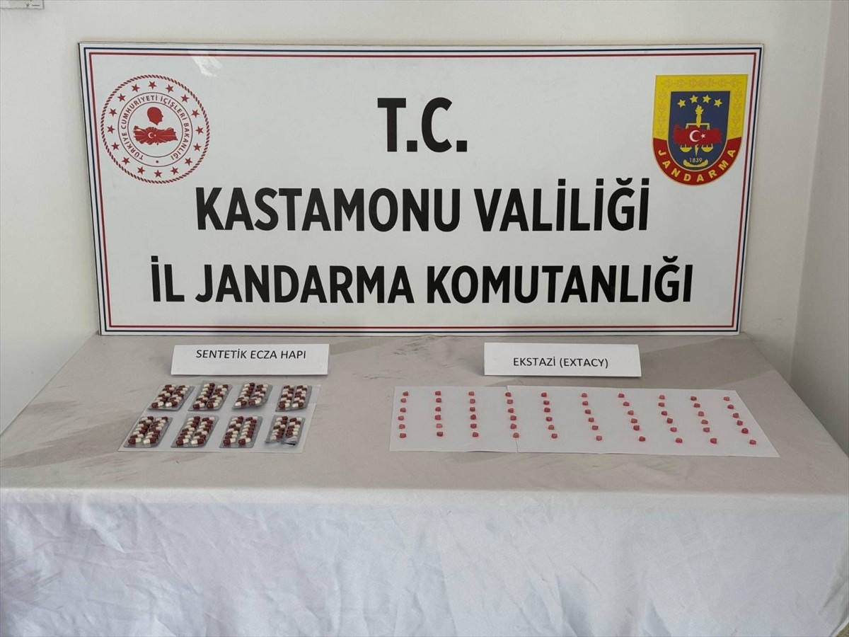 Kastamonu'nun Bozkurt ilçesinde uyuşturucu operasyonunda 2 şüpheli gözaltına alındı. Yapılan...