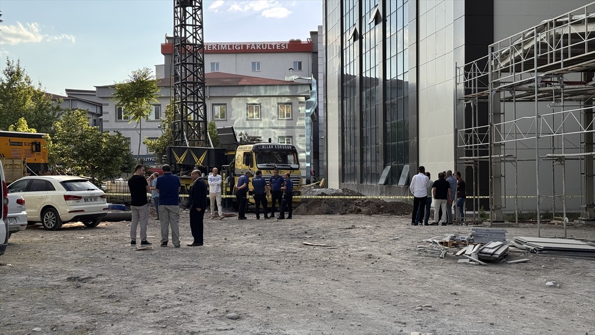 Kayseri'nin merkez Melikgazi ilçesinde sondaj kuyusuna düşen işçi hayatını kaybetti.