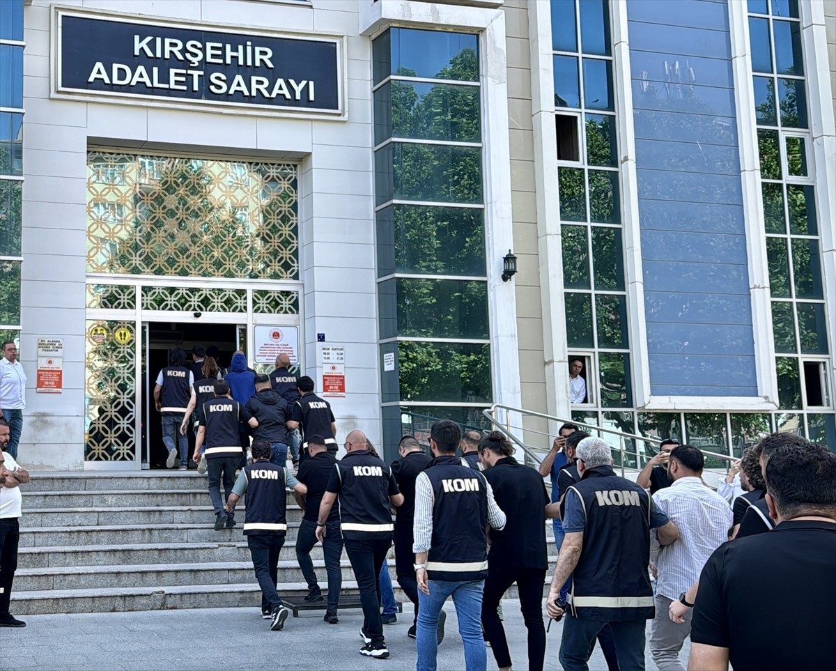 Kırşehir'de düzenlenen operasyonda "galericilik faaliyeti" adı altında yağma, tefecilik ve...