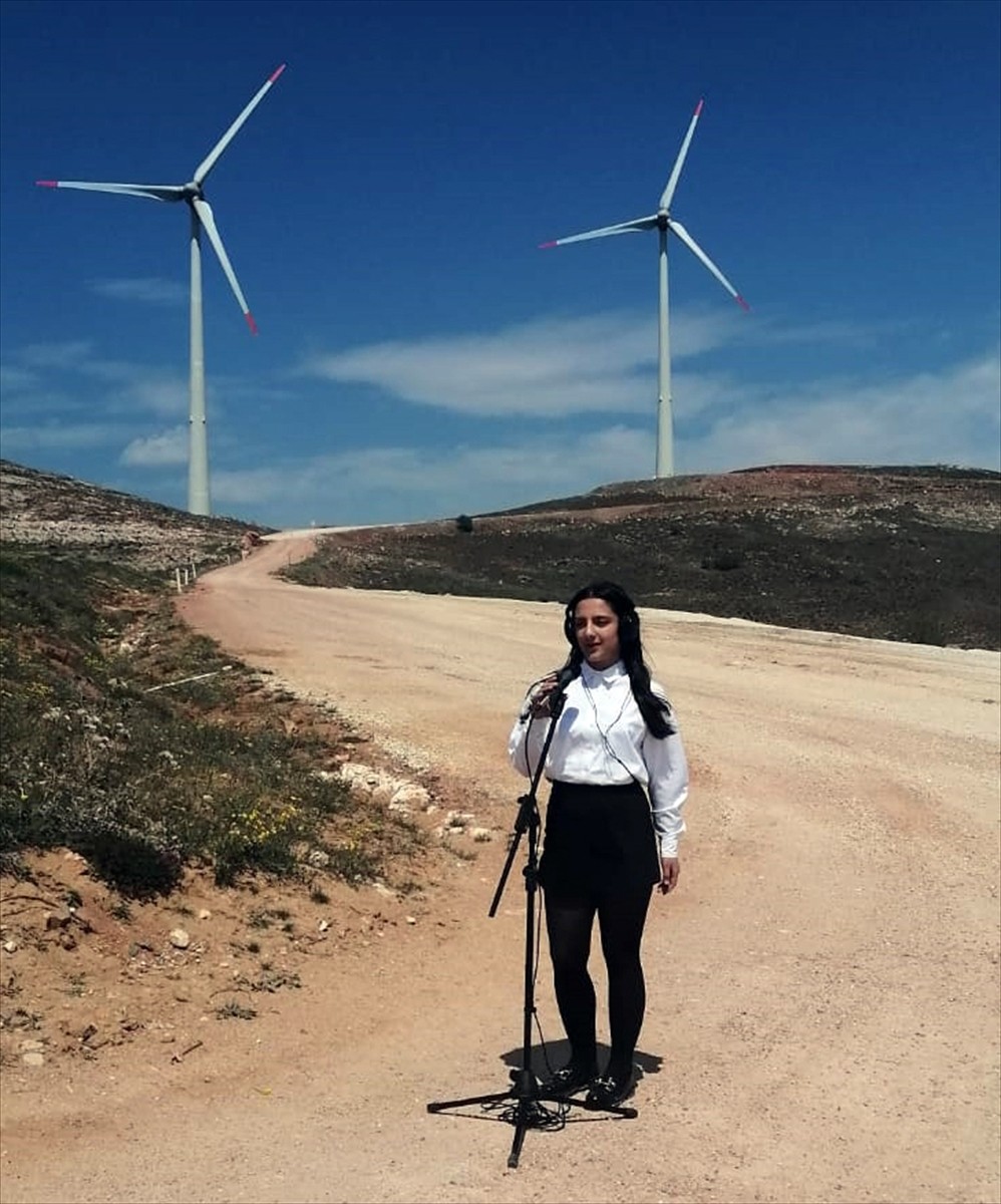 Kırşehir'in Mucur ilçesinde ortaokul ve lise öğrencileri, ilçelerini tanıtmak amacıyla Türk Halk...
