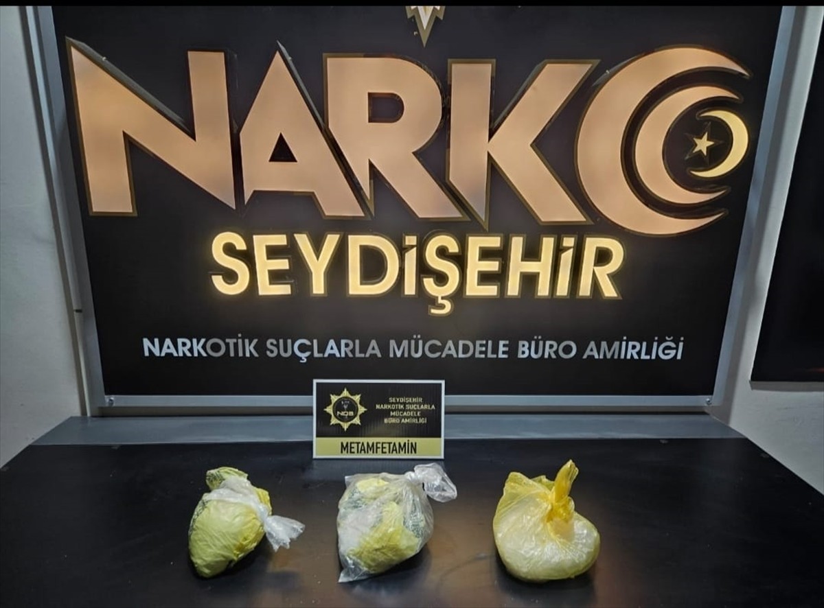 Konya'nın Seydişehir ilçesinde düzenlenen uyuşturucu operasyonunda gözaltına alınan zanlı...