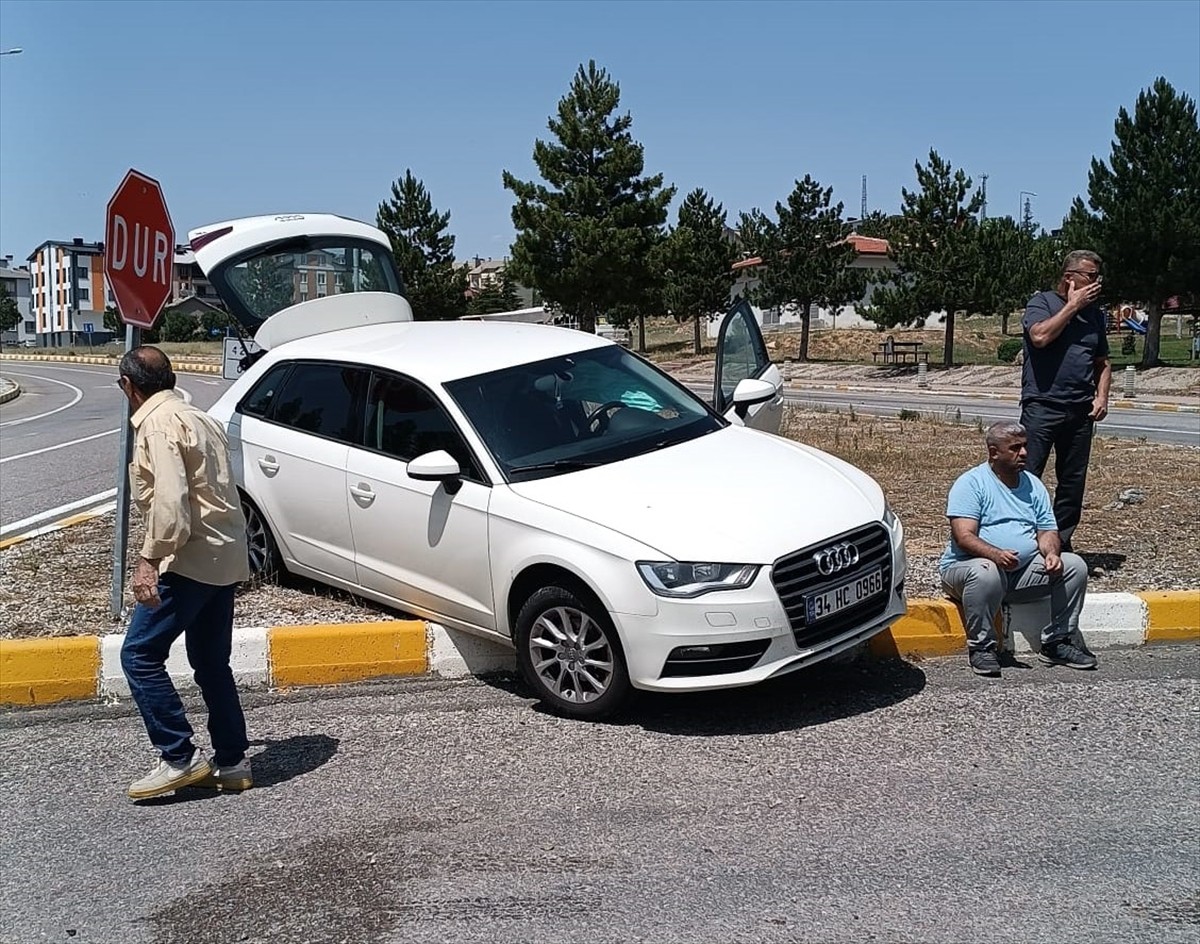 Konya'nın Seydişehir ilçesinde iki otomobilin çarpışması sonucu 5 kişi yaralandı.