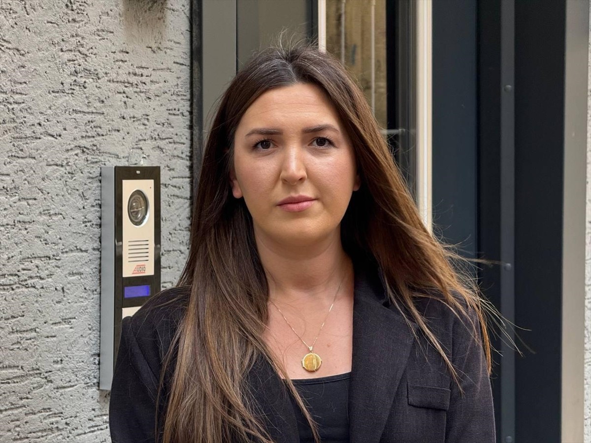 Küçükçekmece'de evden 500 bin lira değerinde ziynet eşyası çaldığı iddia edilen 2 kadının...