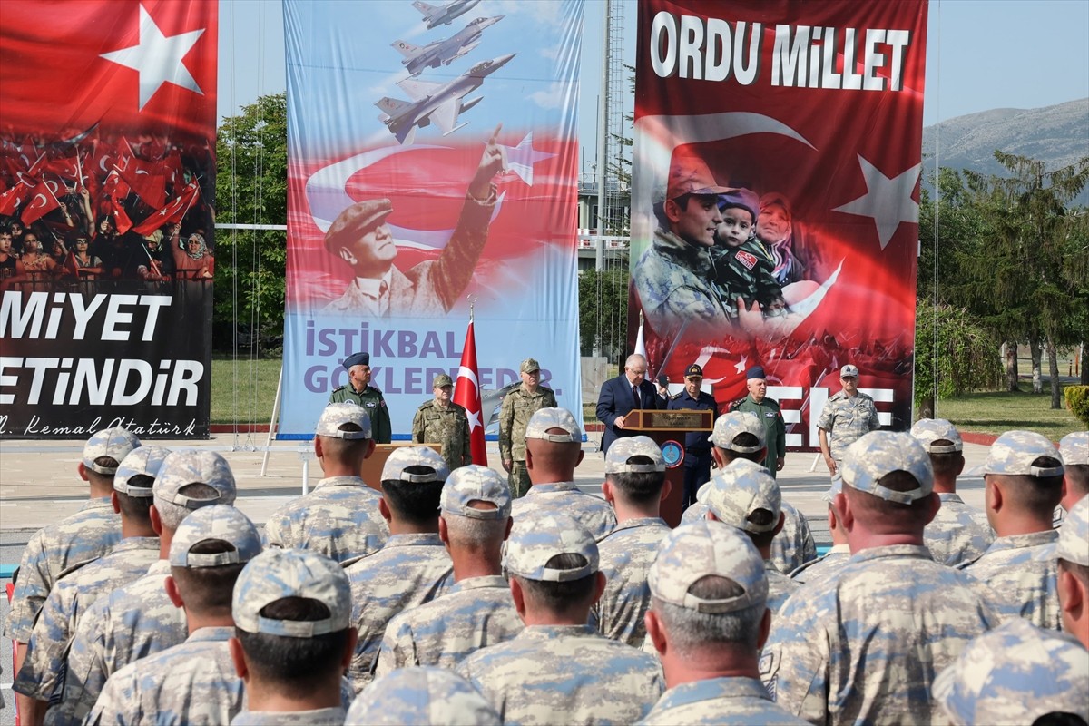 Kurban Bayramı dolayısıyla bugün Kütahya'ya giden ve bayram namazını Kütahya Hava Er Eğitim Tugay...