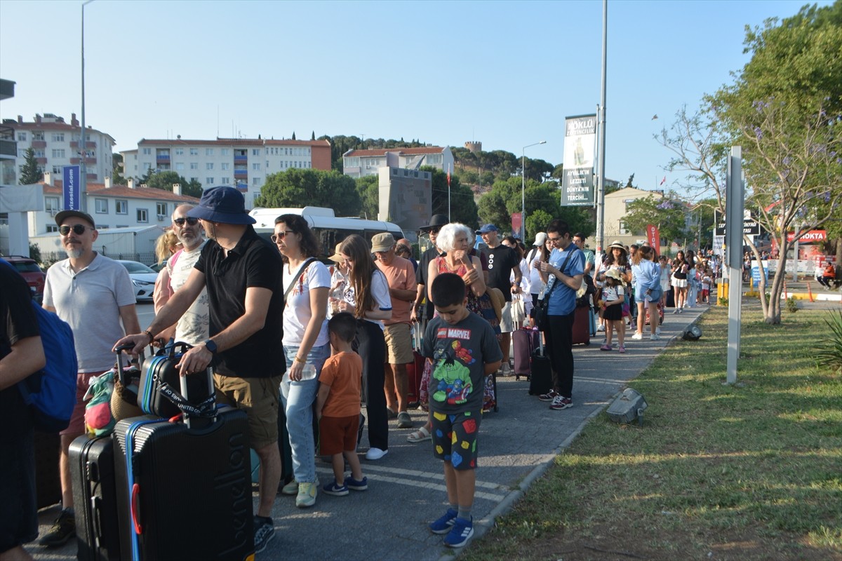 Kurban Bayramı tatilini Ege Denizi'ndeki Midilli Adası'nda geçirmek isteyenler, Balıkesir'in...