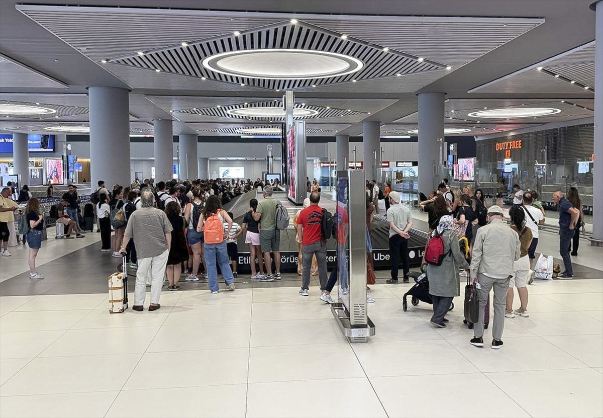 Kurban Bayramı tatilini memleketlerinde veya tatil bölgelerinde geçiren İstanbulluların kente...