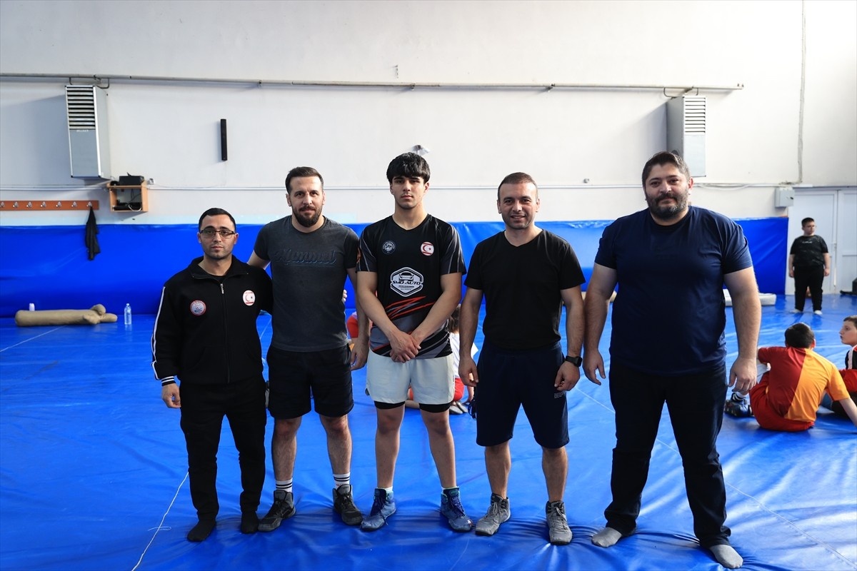 Kuzey Kıbrıs Türk Cumhuriyeti'nden (KKTC) güreşçiler, tecrübelerinden yararlanmak amacıyla...