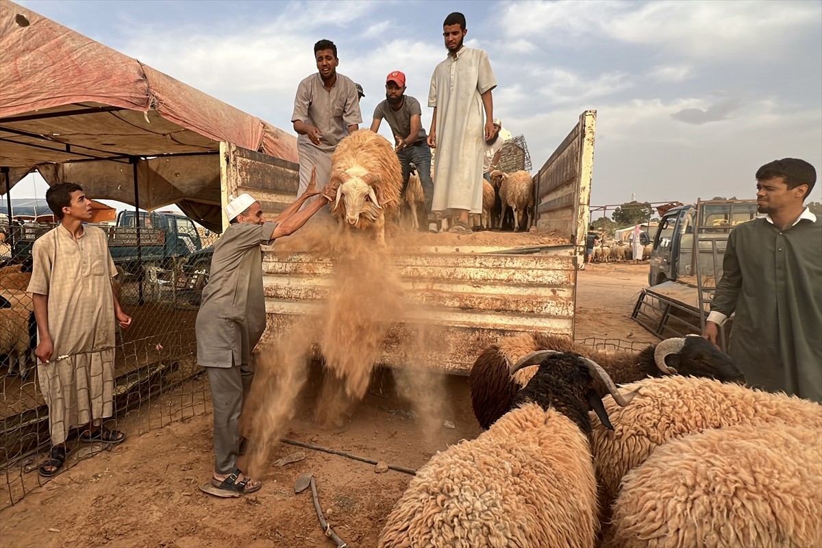 Libya'nın başkenti Trablus'ta son dönemde yaşanan olaylar ve kentte devam eden kırılgan askeri...