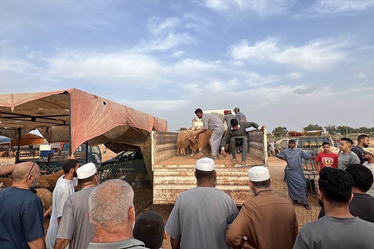 Libya'nın başkenti Trablus'ta son dönemde yaşanan olaylar ve kentte devam eden kırılgan askeri...