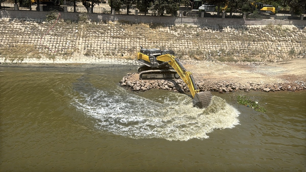 Lübnan'ın Bekaa Vadisi'nde doğan, Suriye'den geçerek Hatay'ın Samandağ ilçesinden Akdeniz'e...