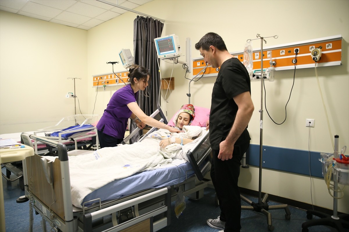 Malatya'da 15 haftalık hamileyken karaciğer yetmezliği teşhisi konulan anne, yapılan başarılı...