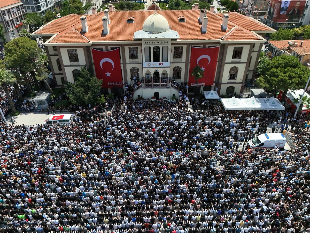 Manisa Celal Bayar Üniversitesi Hafsa Sultan Hastanesi'nde dün hayatını kaybeden Manisa Büyükşehir...