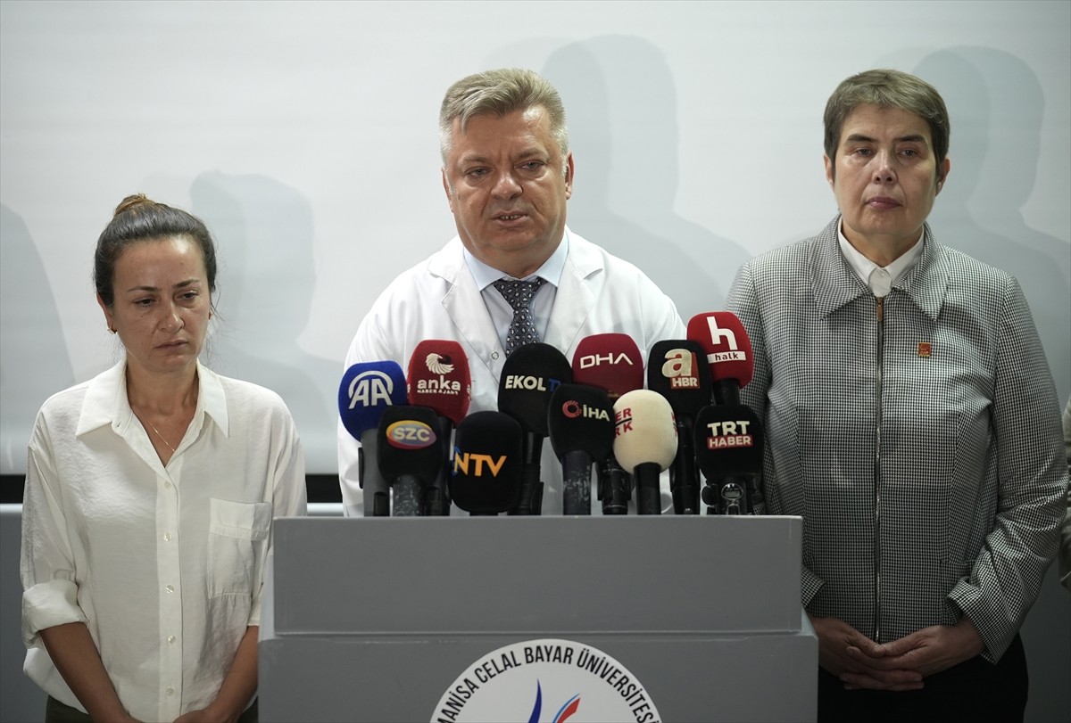 Manisa Celal Bayar Üniversitesi Hafsa Sultan Hastanesi Başhekimi Prof. Dr. İsmet Topçu, dün gece...