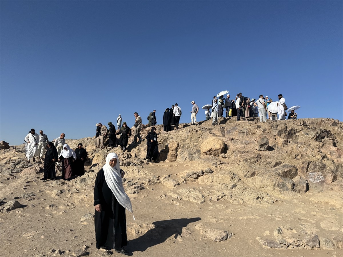 Mekke'de hacı olan Müslümanlar, mübarek topraklardaki ikinci durakları Medine'de, mukaddes mekan...