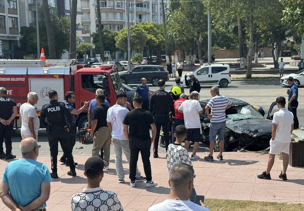 Mersin'de otomobilin iki motosiklete çarpması sonucu 5 kişi yaralandı. Trafik Denetleme Şube...