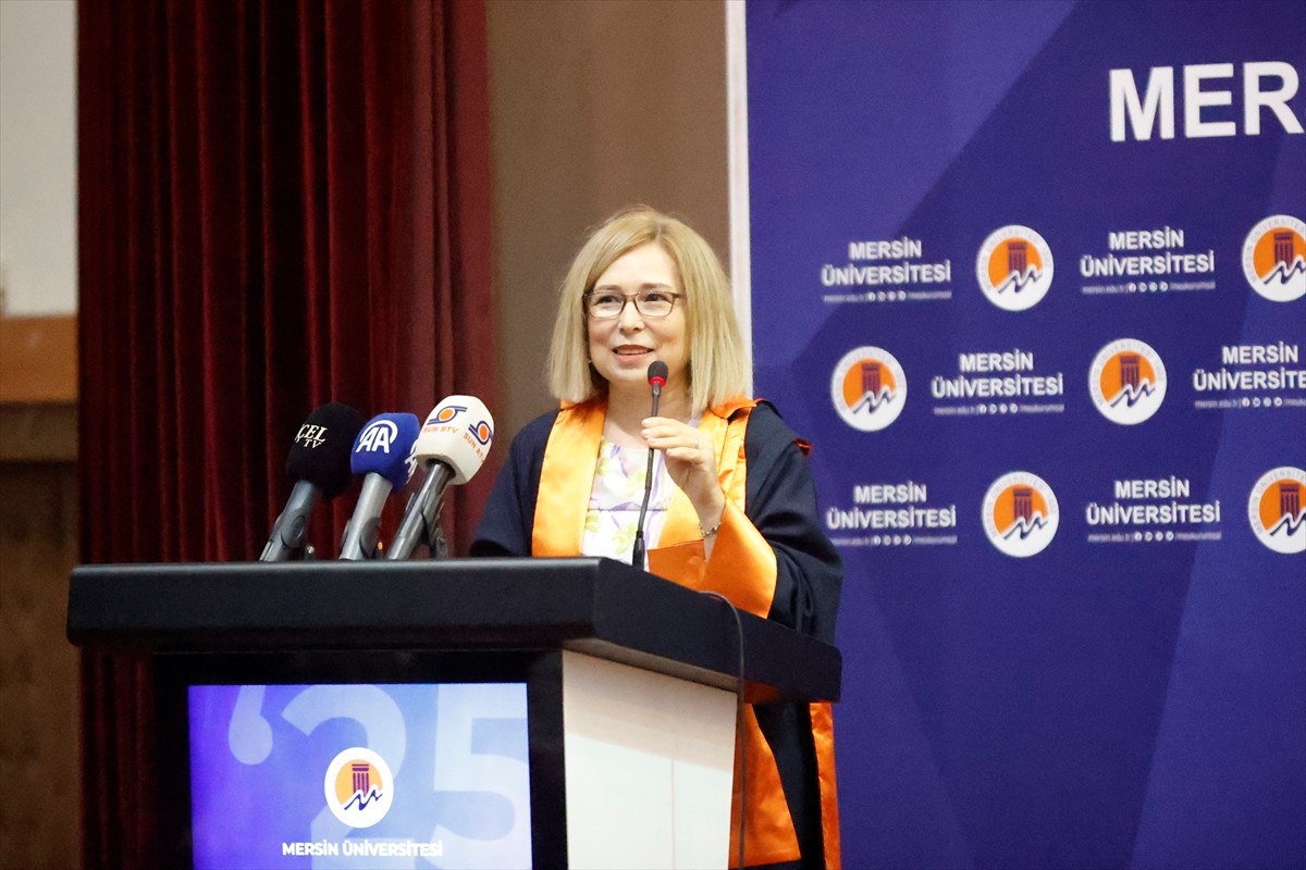 Mersin Üniversitesi (MEÜ) İletişim Fakültesinde eğitimlerini tamamlayan 67 öğrenci için mezuniyet...