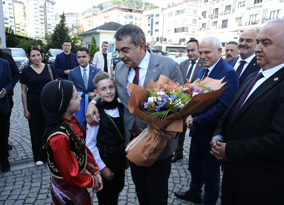 Milli Eğitim Bakanı Yusuf Tekin (ortada), Valilik Salonu'nda düzenlenen İl Eğitim Değerlendirme...