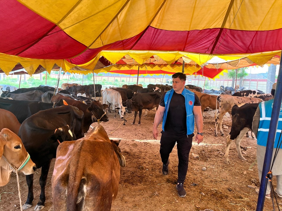 Milli güreşçi Rıza Kayaalp, Türkiye Diyanet Vakfının (TDV) Pakistan'ın Hayber Pahtunhva...