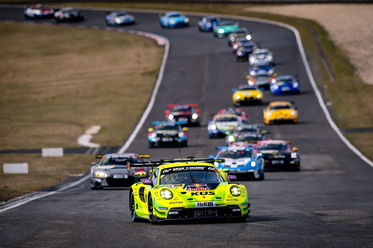 Milli pilot Ayhancan Güven, Kıtalararası GT Challenge serisinin Nürburgring 24 Saat Yarışı'nda...